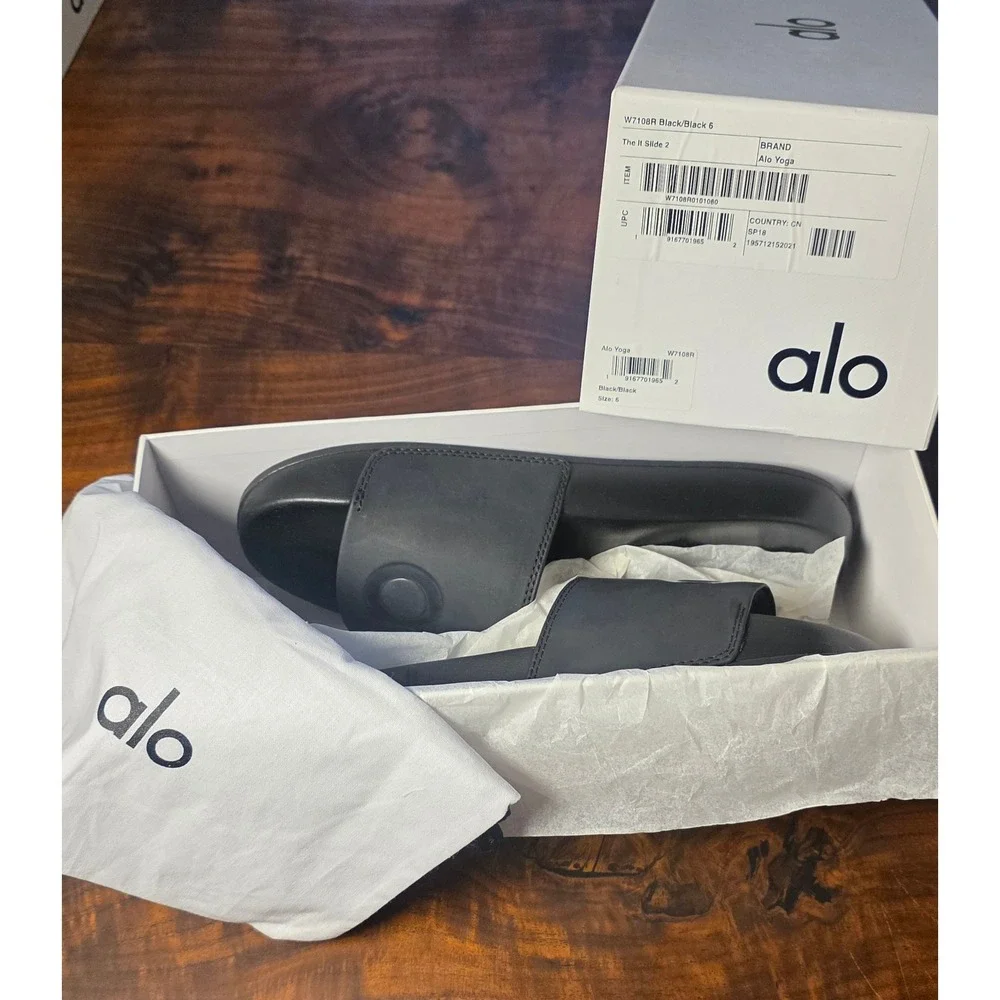 ALO YOGA THE IT SLIDE ATHELEISURE UNISEX NIB DUST BAG COASTAL BEACH